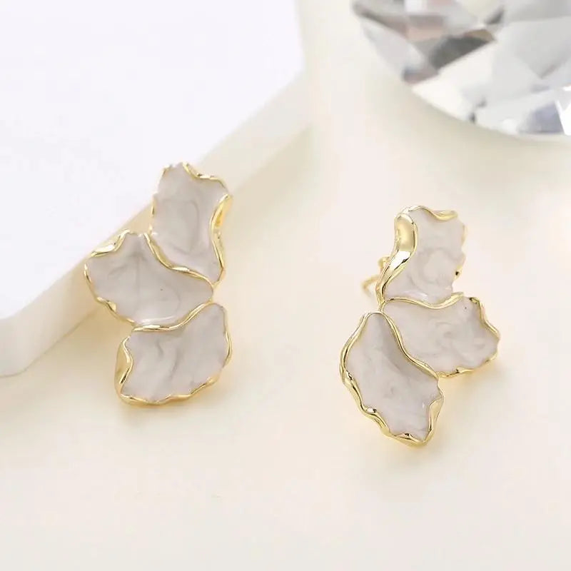 1 Pair Elegant Vintage-Style Irregular Metal Cream Petal Maple Leaf Dangle Earrings