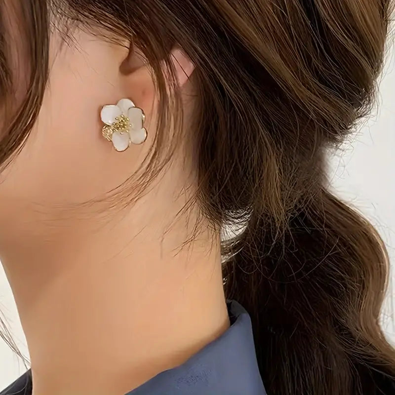 Exquisite Sweetheart Flower Stud Earrings