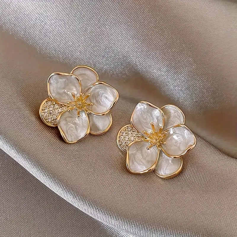 Exquisite Sweetheart Flower Stud Earrings